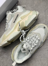 Кроссовки Balenciaga Triple S Cream White живое фото 2