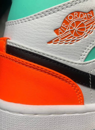 Кроссовки Nike Air Jordan 1 Mid White Black Red Spruce живое фото 4